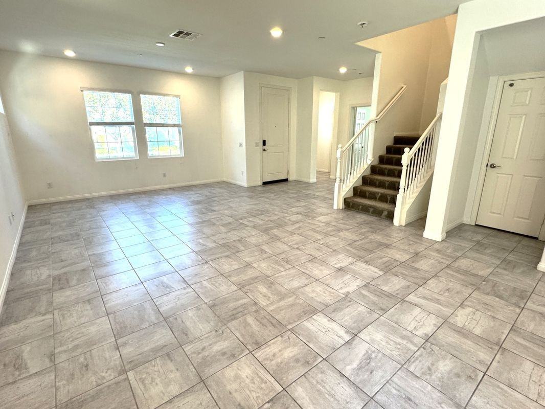 8546 Founders Grove St - Photo 4 of 28