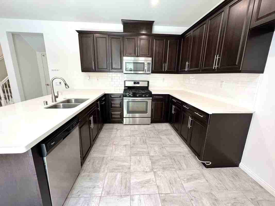 8546 Founders Grove St - Photo 6 of 28