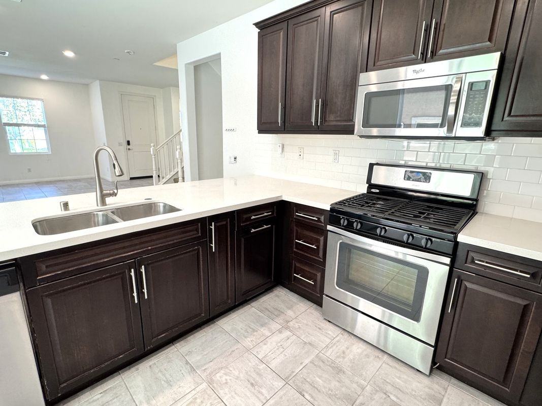 8546 Founders Grove St - Photo 7 of 28