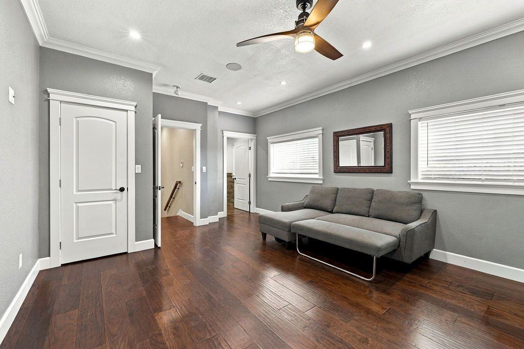 3945 Derby Cir - Photo 3 of 50