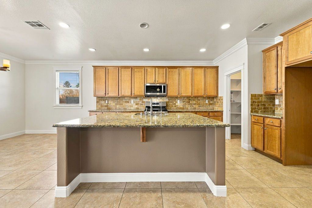 3945 Derby Cir - Photo 7 of 50
