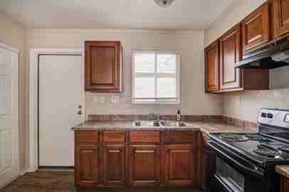1810 N 51st St #14 - Photo 4 of 14