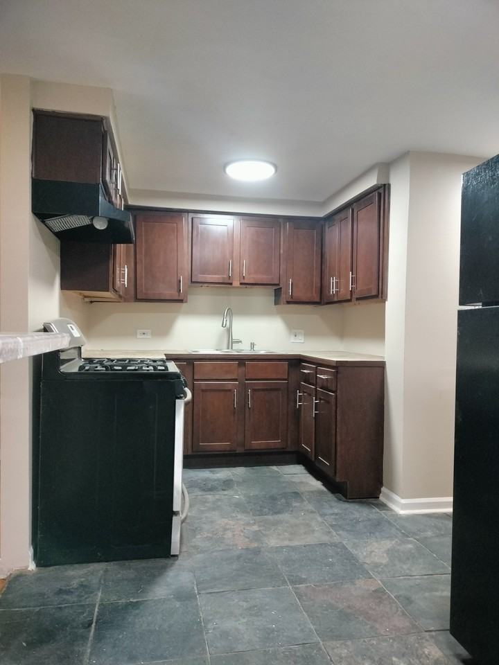 2011 E 78th St - Photo 3 of 32