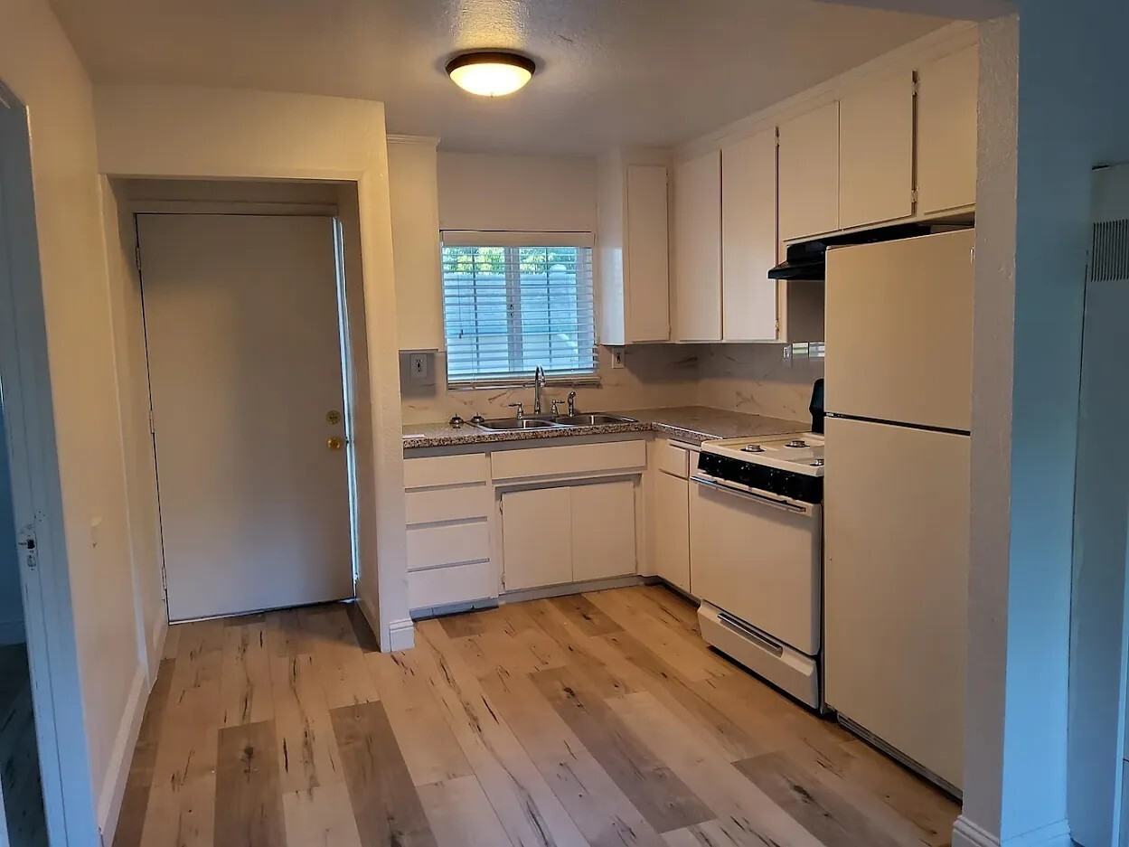 5804 Riverside Dr #A - Photo 2 of 3