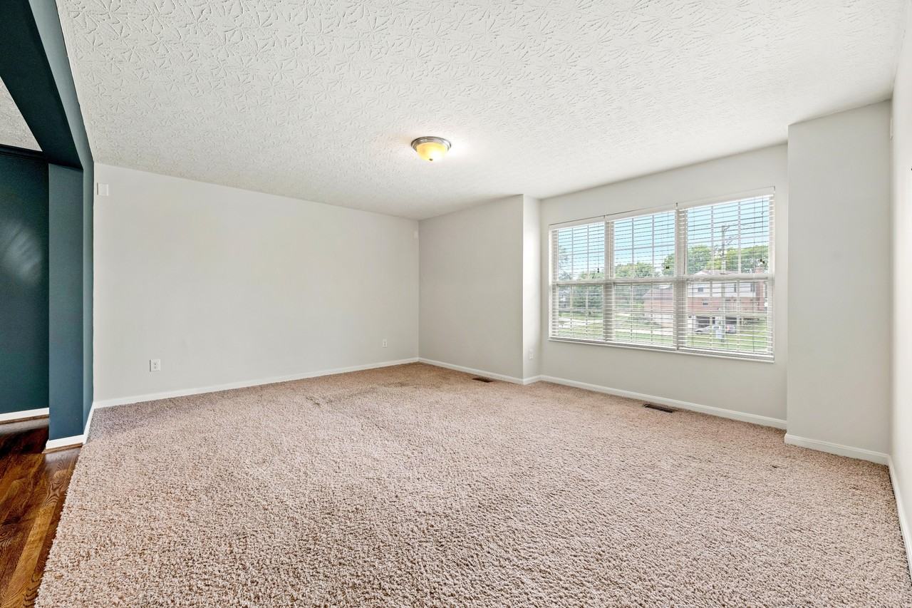414 Kyles Ln - Photo 4 of 20