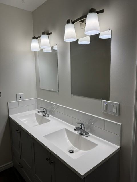 Rosedale Manor - Photo 3 of 14