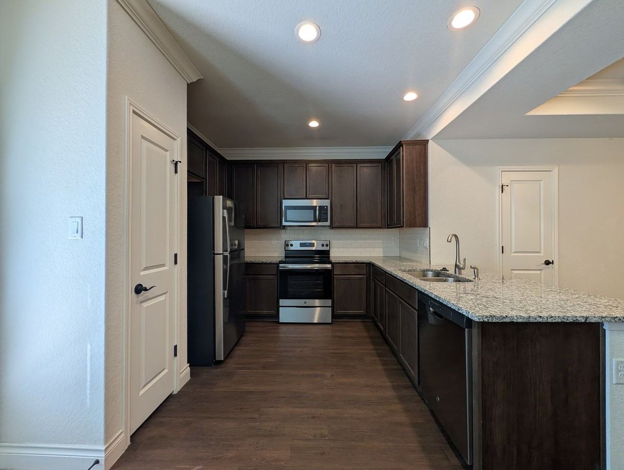 316 Untermaier St - Photo 6 of 28