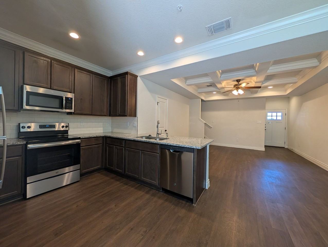 316 Untermaier St - Photo 7 of 28