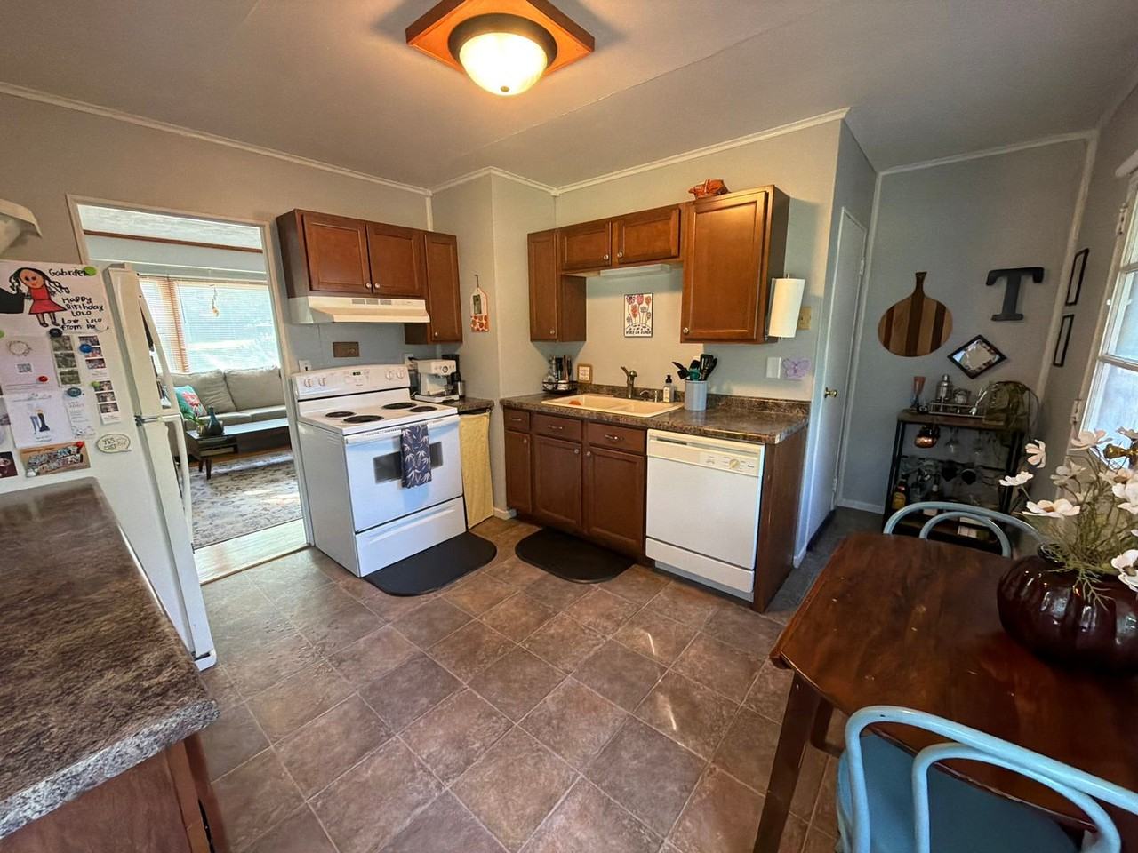 720 Michael St - Photo 2 of 23