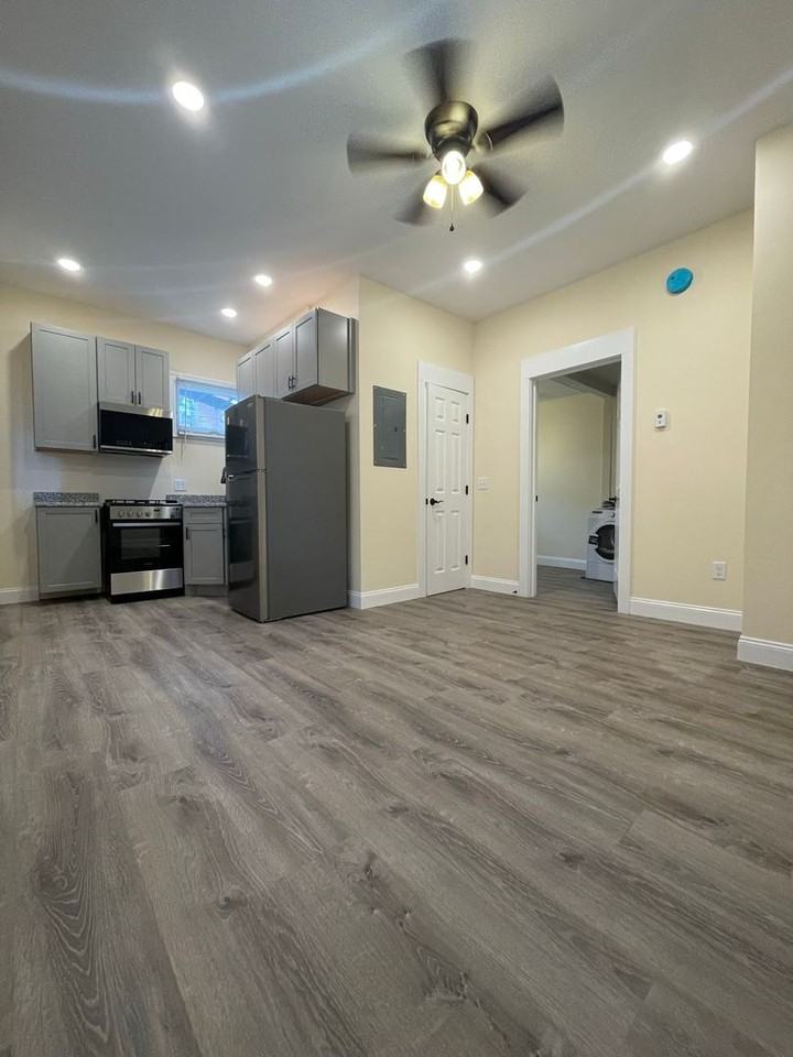 207 South Union St - Photo 7 of 23