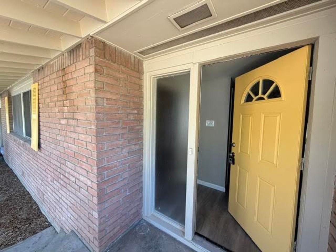 2217 Hermanson Dr - Photo 2 of 16
