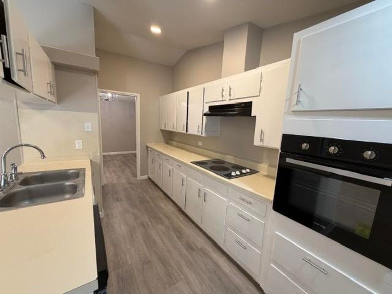 2217 Hermanson Dr - Photo 5 of 16
