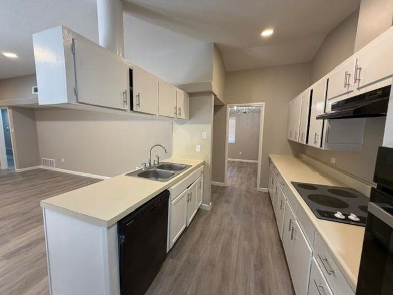 2217 Hermanson Dr - Photo 6 of 16