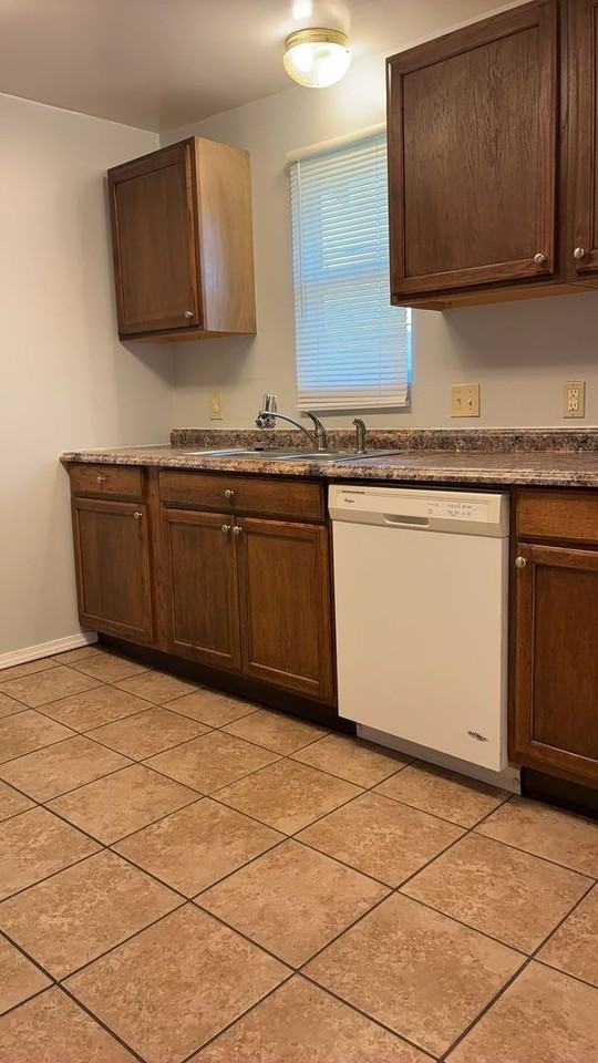 1511 W Elm Ave - Photo 5 of 21