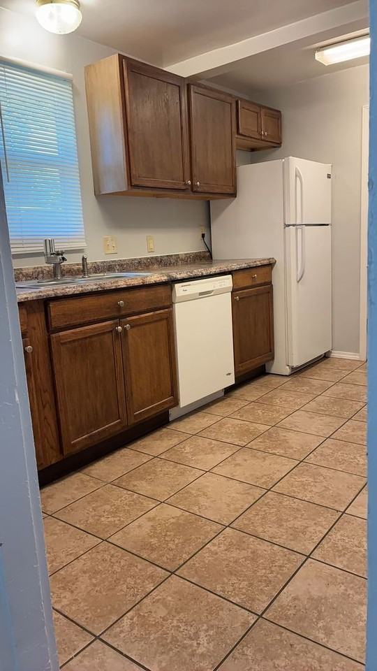 1511 W Elm Ave - Photo 7 of 21
