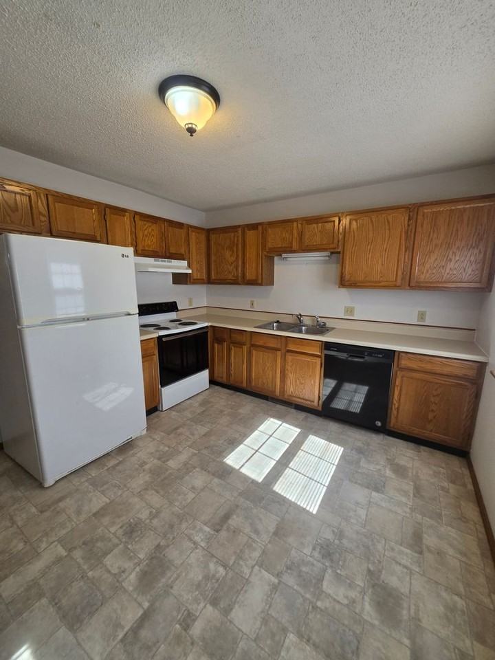 1317 Wisconsin Ave - Photo 4 of 10