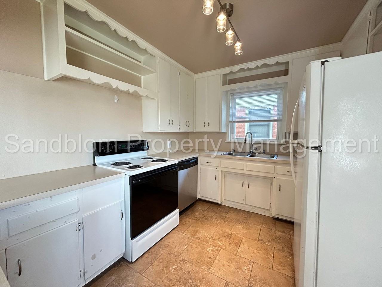 2619 S Winston Ave - Photo 7 of 17