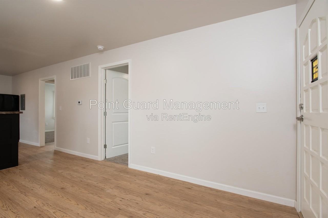 2216 S Topeka Ave #A - Photo 3 of 22