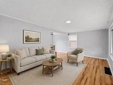 18300 Waterbury Ave - Photo 2 of 24