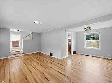 18300 Waterbury Ave - Photo 3 of 24