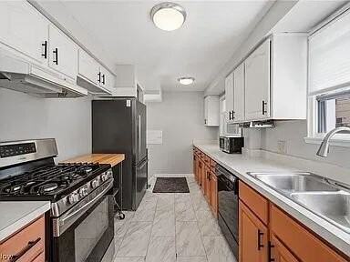 18300 Waterbury Ave - Photo 6 of 24