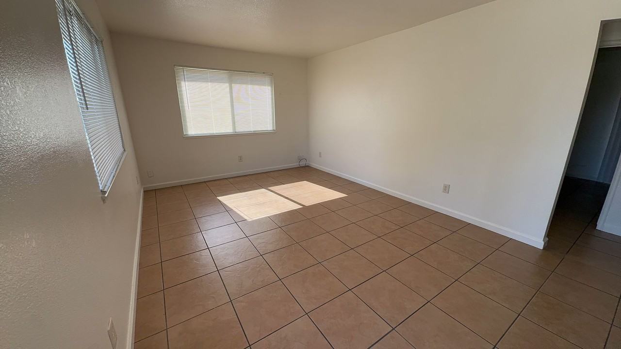 354 N 3rd Ave - Photo 3 of 8