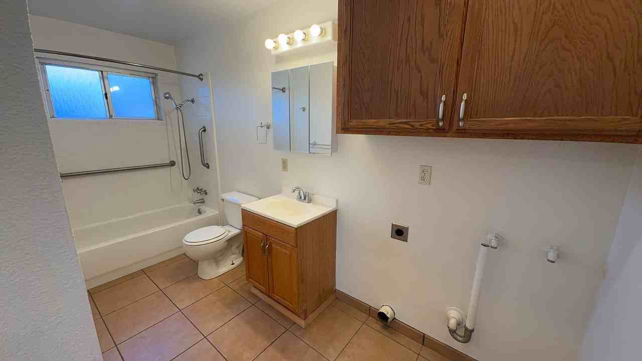 354 N 3rd Ave - Photo 6 of 8