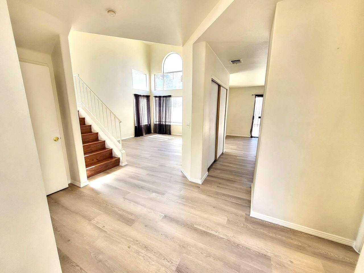 5811 Commodore Cove Dr - Photo 2 of 22