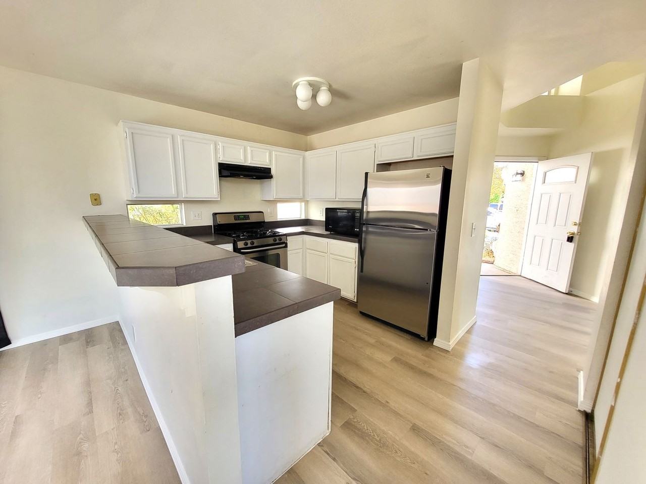 5811 Commodore Cove Dr - Photo 5 of 22