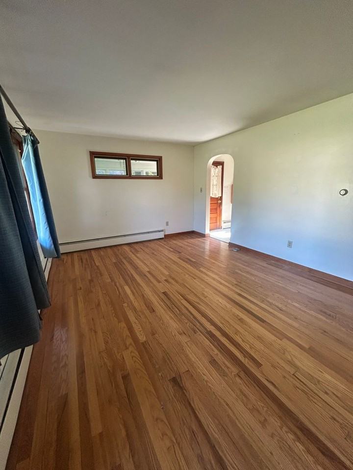 142 Sycamore Dr - Photo 3 of 17