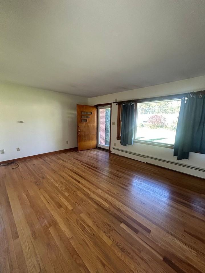 142 Sycamore Dr - Photo 4 of 17