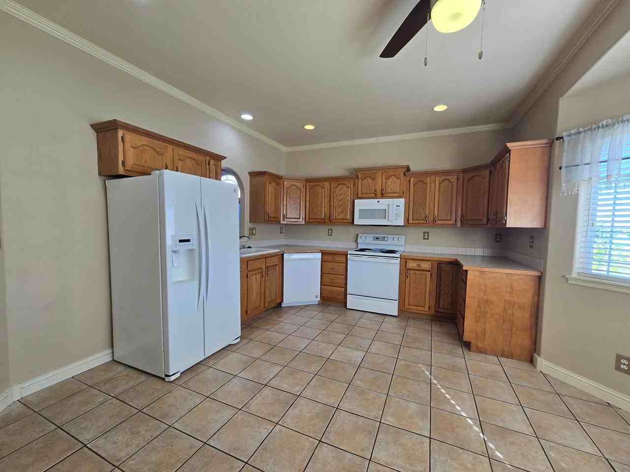2325 N Pittsburg St - Photo 5 of 17