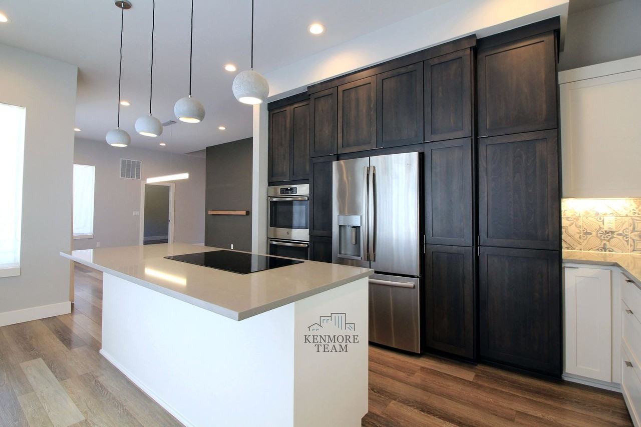 425 Riverwood St - Photo 4 of 17