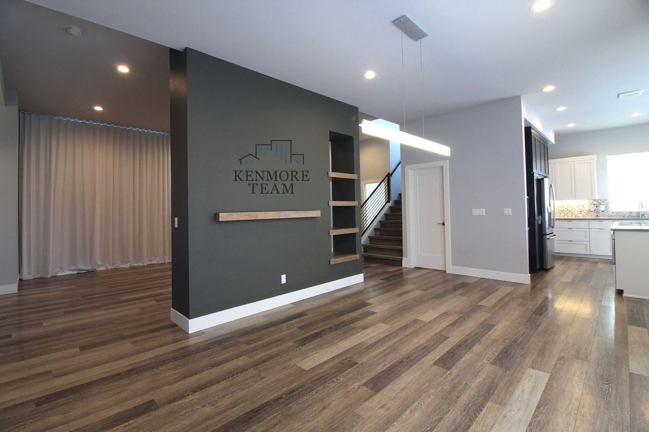 425 Riverwood St - Photo 5 of 17