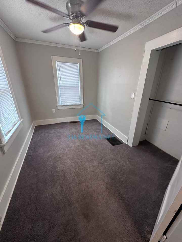 405 N Edwards Ave - Photo 3 of 9