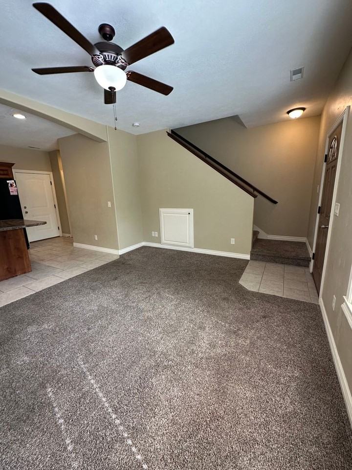 565 Pioneer Rd - Photo 4 of 26
