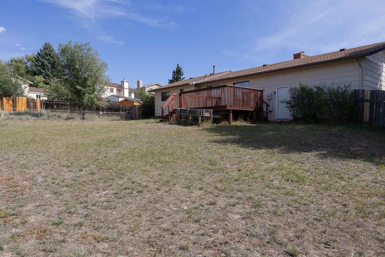 6050 Eagles Nest Ct - Photo 3 of 25