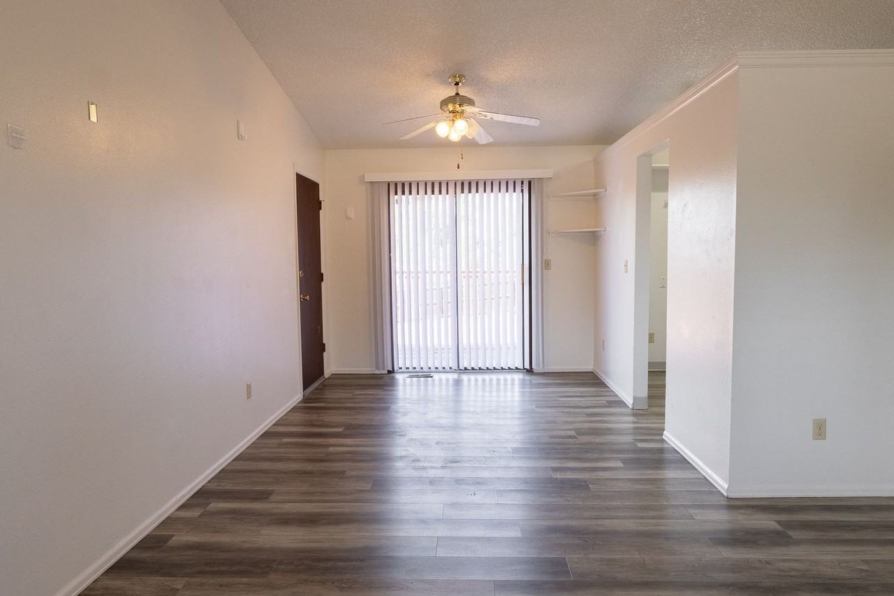 6050 Eagles Nest Ct - Photo 7 of 25