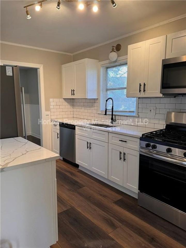 3035 Shirley Dr Nw - Photo 2 of 27