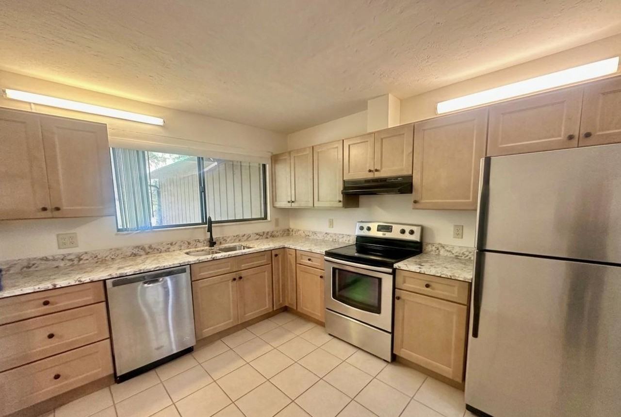 1620 Nw 23rd St - Photo 3 of 8