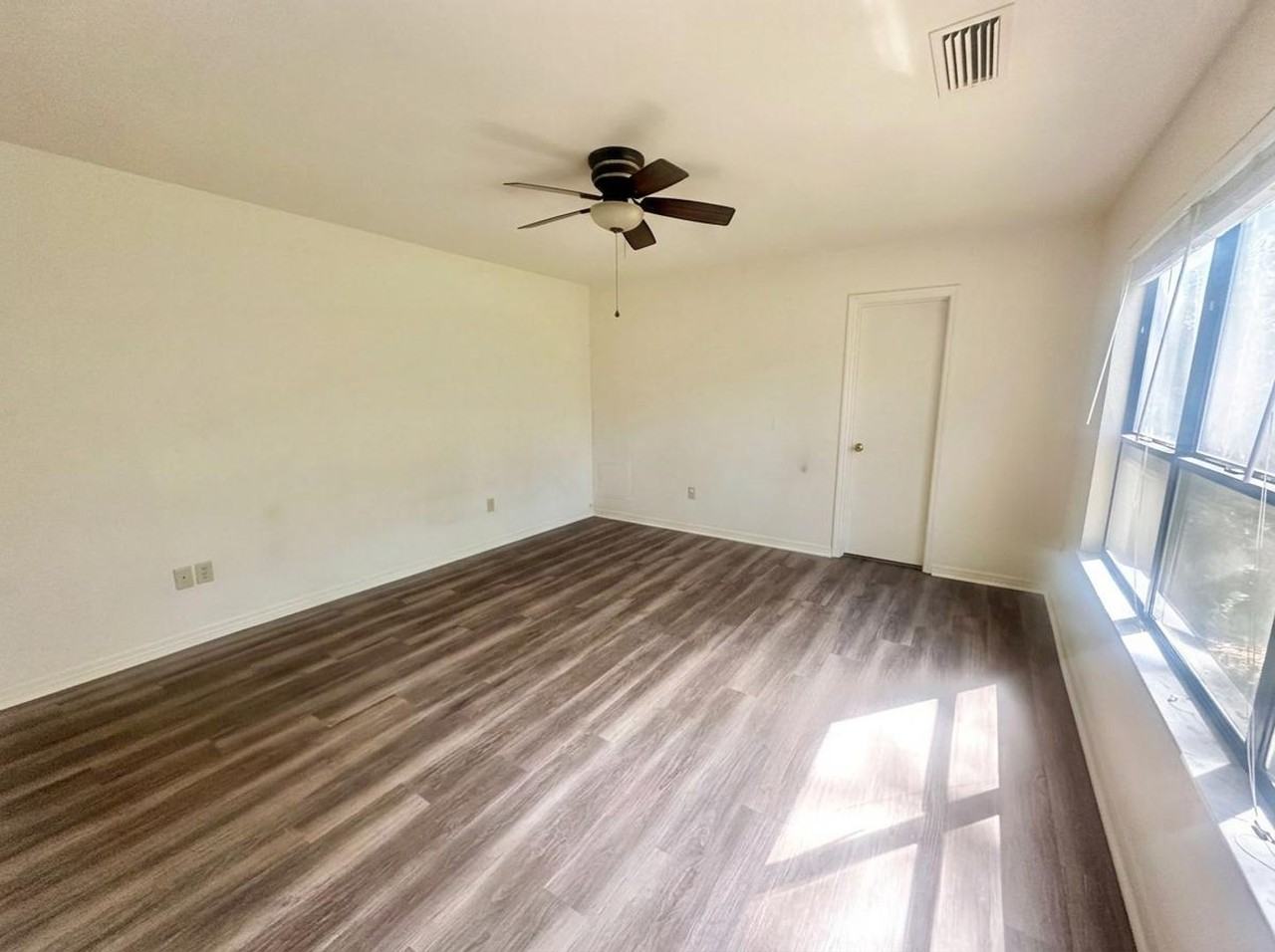 1620 Nw 23rd St - Photo 4 of 8