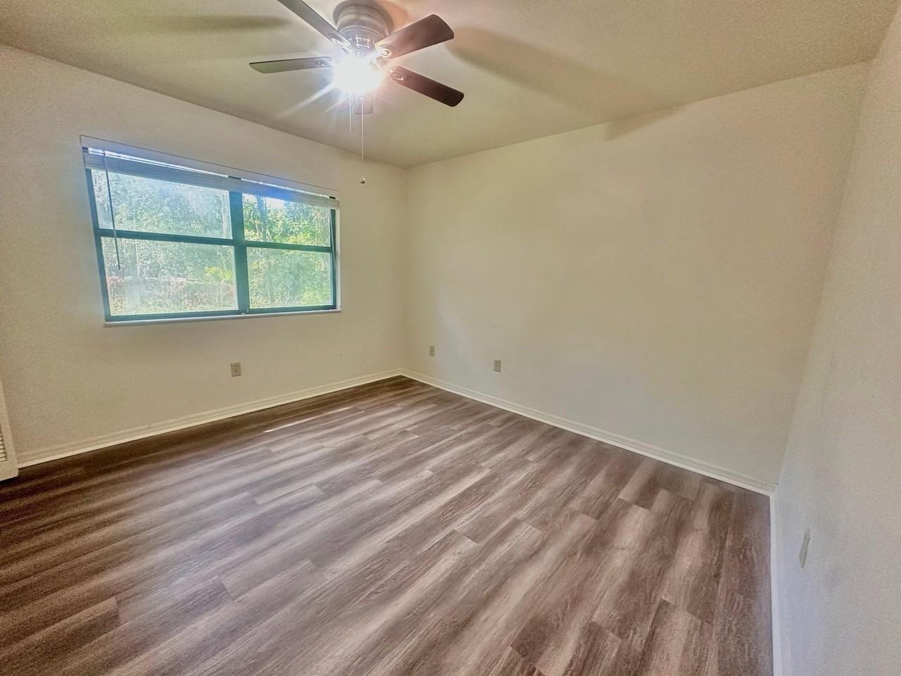 1620 Nw 23rd St - Photo 5 of 8