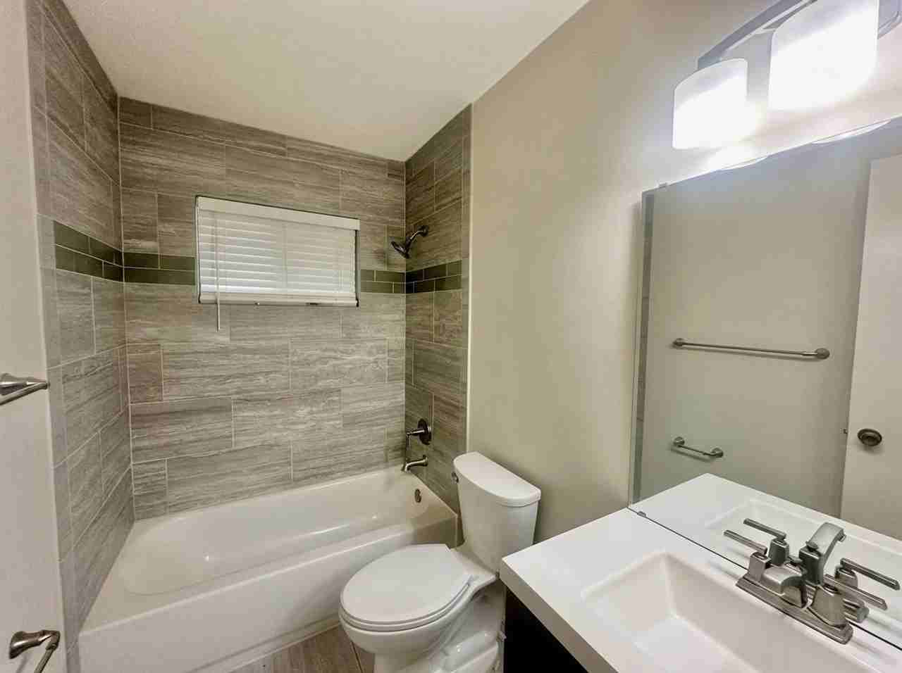 1620 Nw 23rd St - Photo 7 of 8