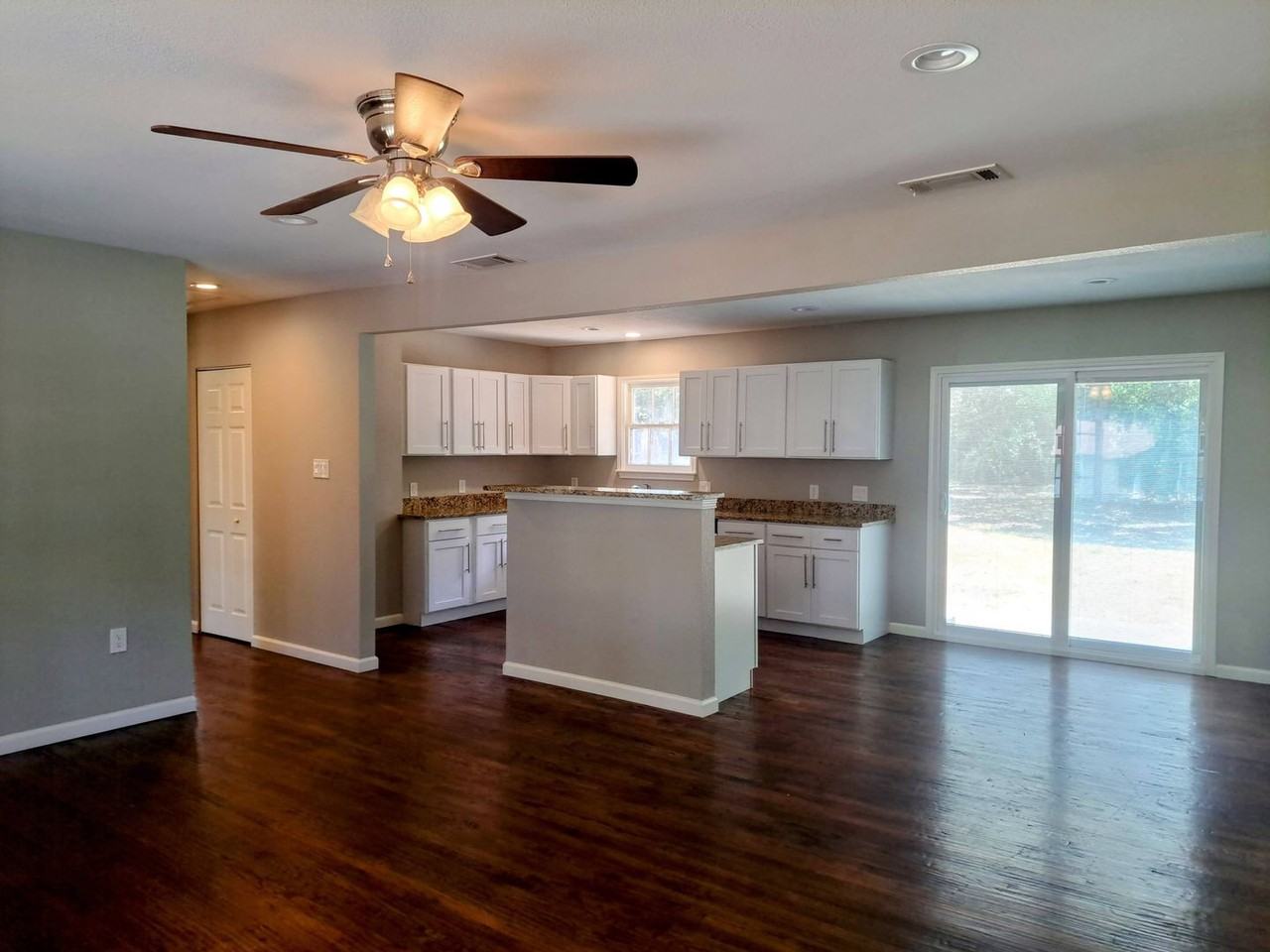 5301 Woodland Dr - Photo 3 of 30