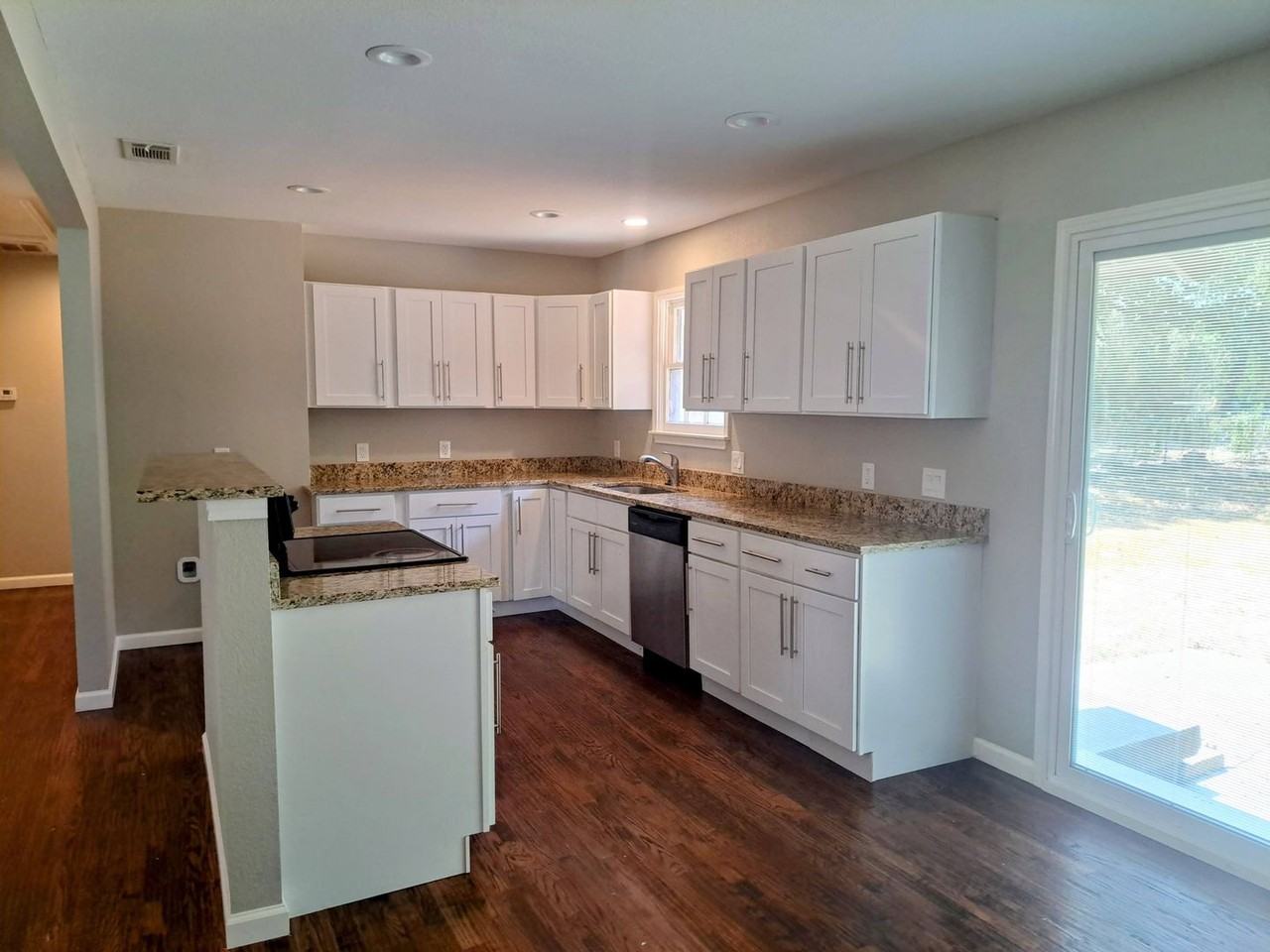 5301 Woodland Dr - Photo 5 of 30