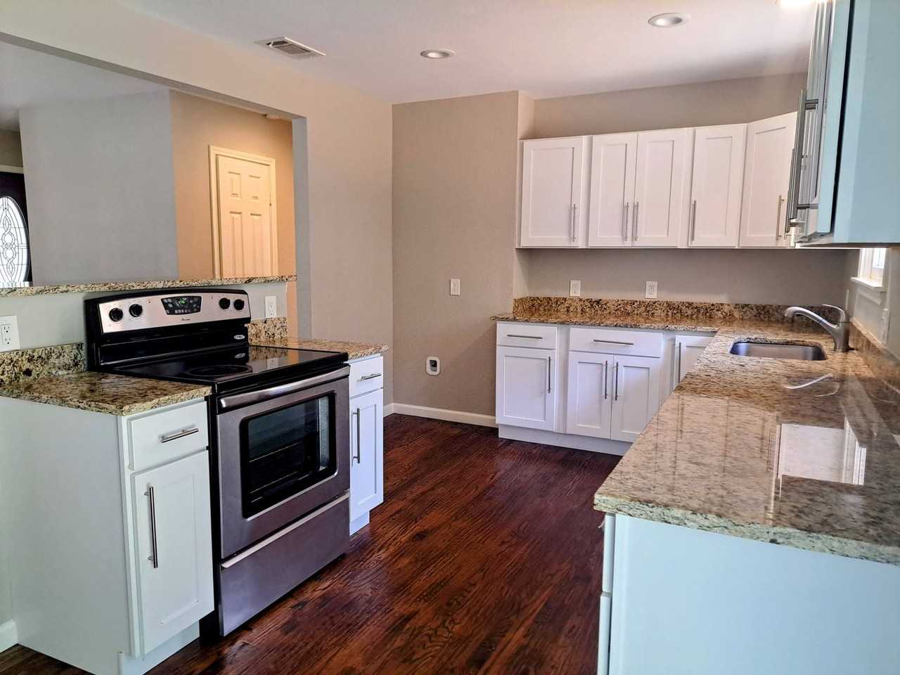 5301 Woodland Dr - Photo 6 of 30