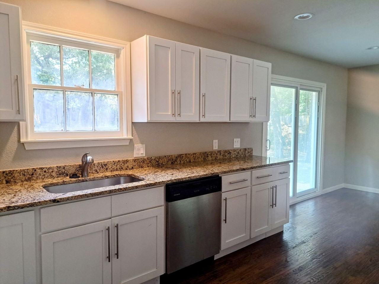 5301 Woodland Dr - Photo 7 of 30