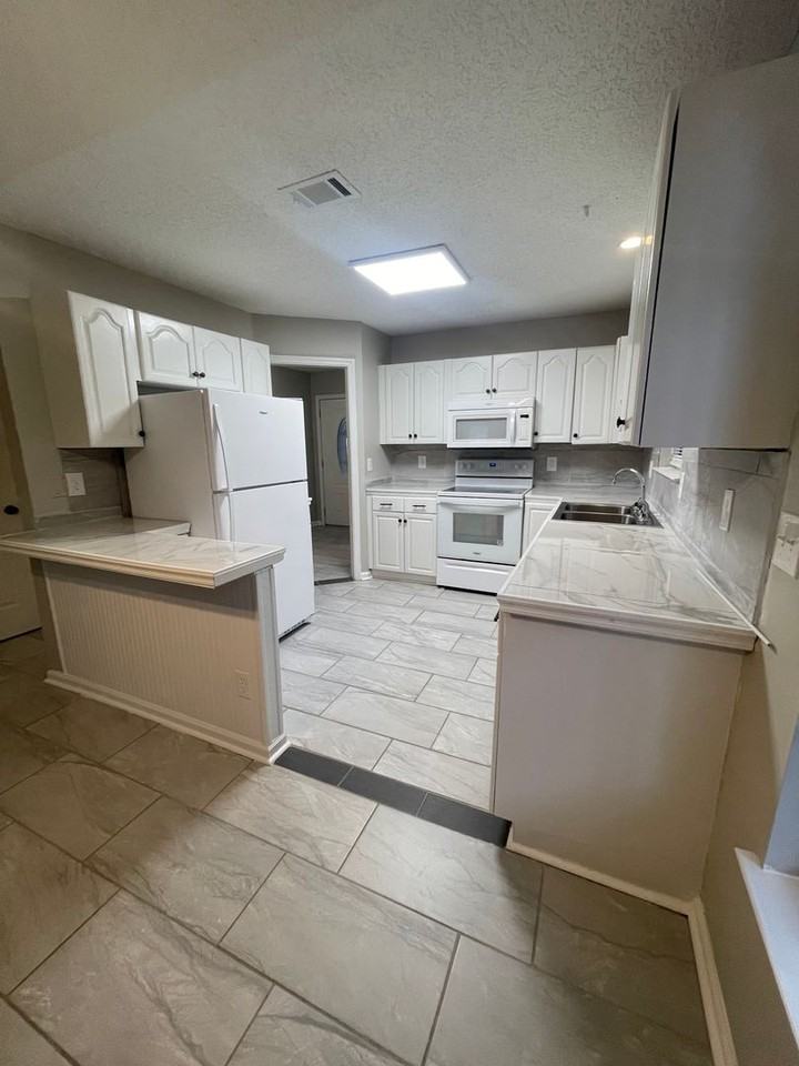 265 Windridge Dr - Photo 3 of 20
