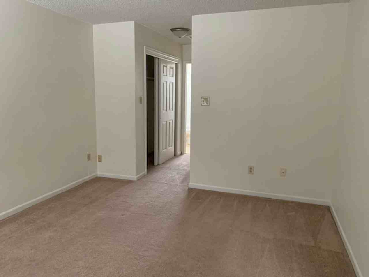 4614 E 13th St - Photo 3 of 22