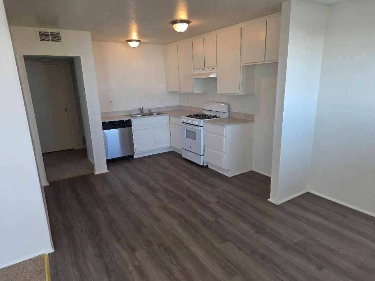 2500 El Dorado Ave Apt B - Photo 2 of 8